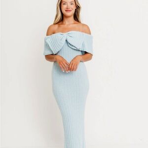 Off-Shoulder Bow-Detail Maxi Dress Cream color